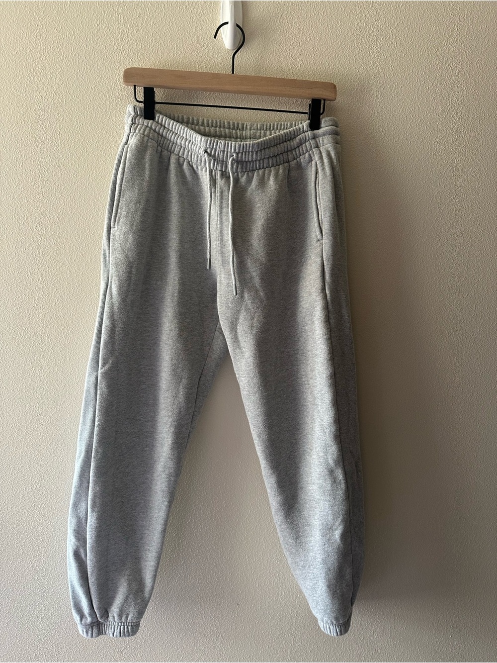 Aritzia sweatfleece boyfriend fit cozy fleece sweatpants Heather grey size small - Picture 2 of 10